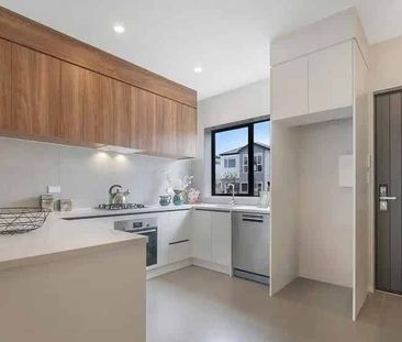 Stunning Four Bedroom Townhouse - Photo 4