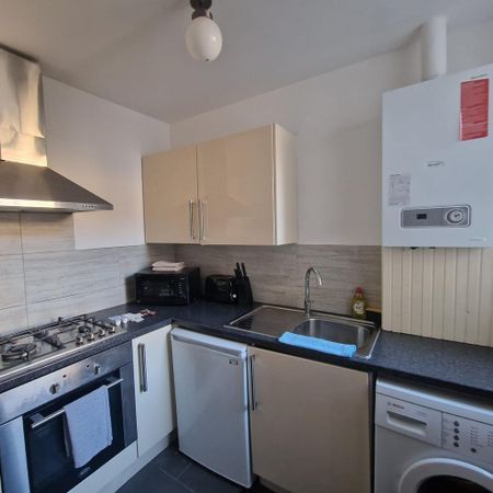 2 bedroom apartment to rent - Photo 2