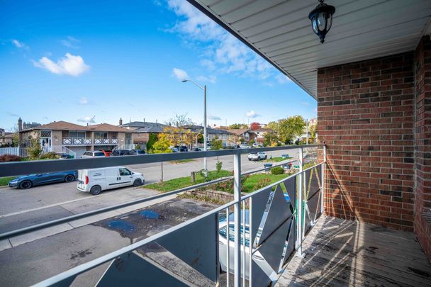 For Lease - 2559 Kingsberry Crescent, Mississauga, Ontario - Photo 1