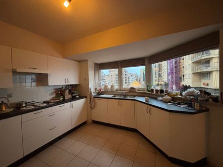 Centraal gelegen drieslaapkamerappartement te Blankenberge - Photo 4