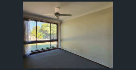 Spacious Three Bedroom House with Air Conditioning and Inground Pool - Photo 4