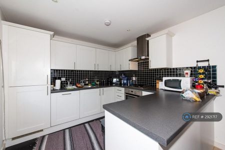 2 bedroom flat to rent - Photo 4