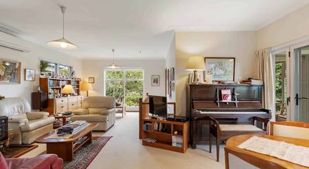 Charming 3-Bed Family Home in Epsom's Double G... - Photo 3