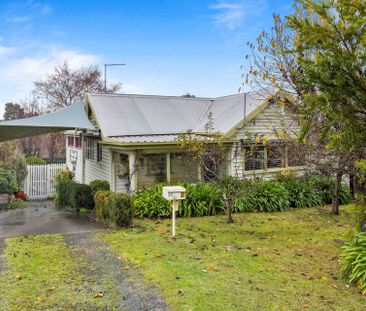 TRANQUIL FULLY FURNISHED HOME, MINUTES FROM TOWN - Photo 6