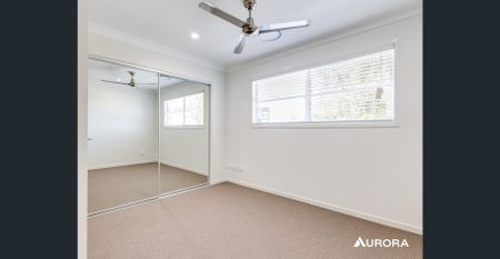 Modern Three-Level Townhouse in a Quiet Boutique Complex - Photo 5