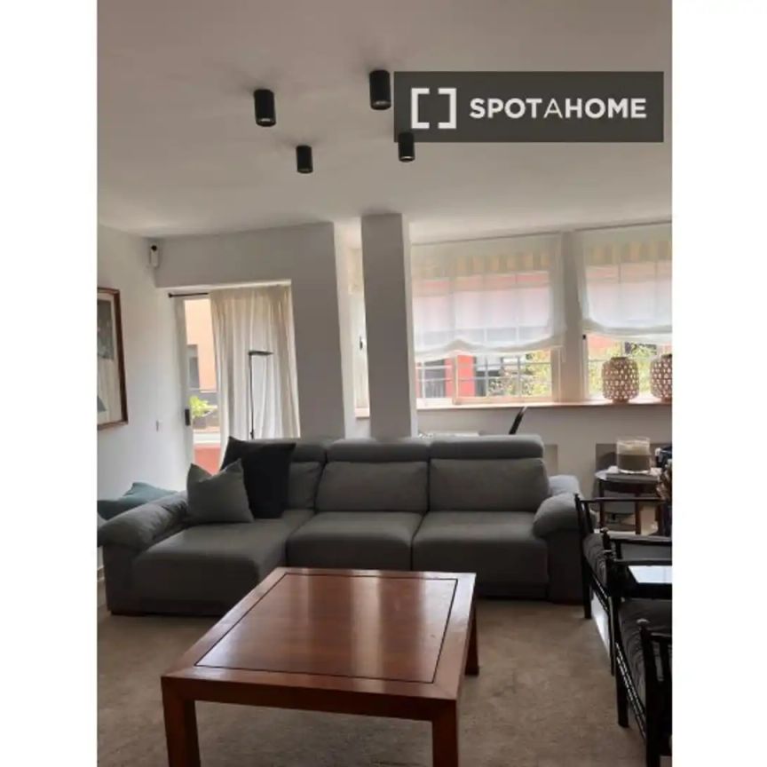 Piso de alquiler en Barri de les Corts - Photo 1