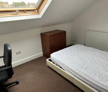 8 bedroom flat to rent - Photo 1