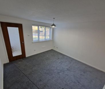 1 bedroom ground floor flat to rent - Photo 2