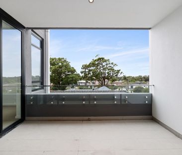 Sunlit Two Bedroom Apartment - Photo 6