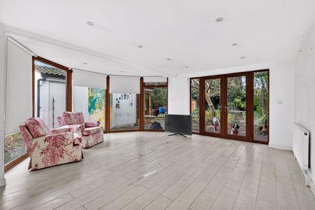 4 bedroom detached house to rent - Photo 4