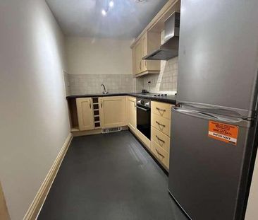 Katherine Court, Knaphill, GU21 - Photo 4