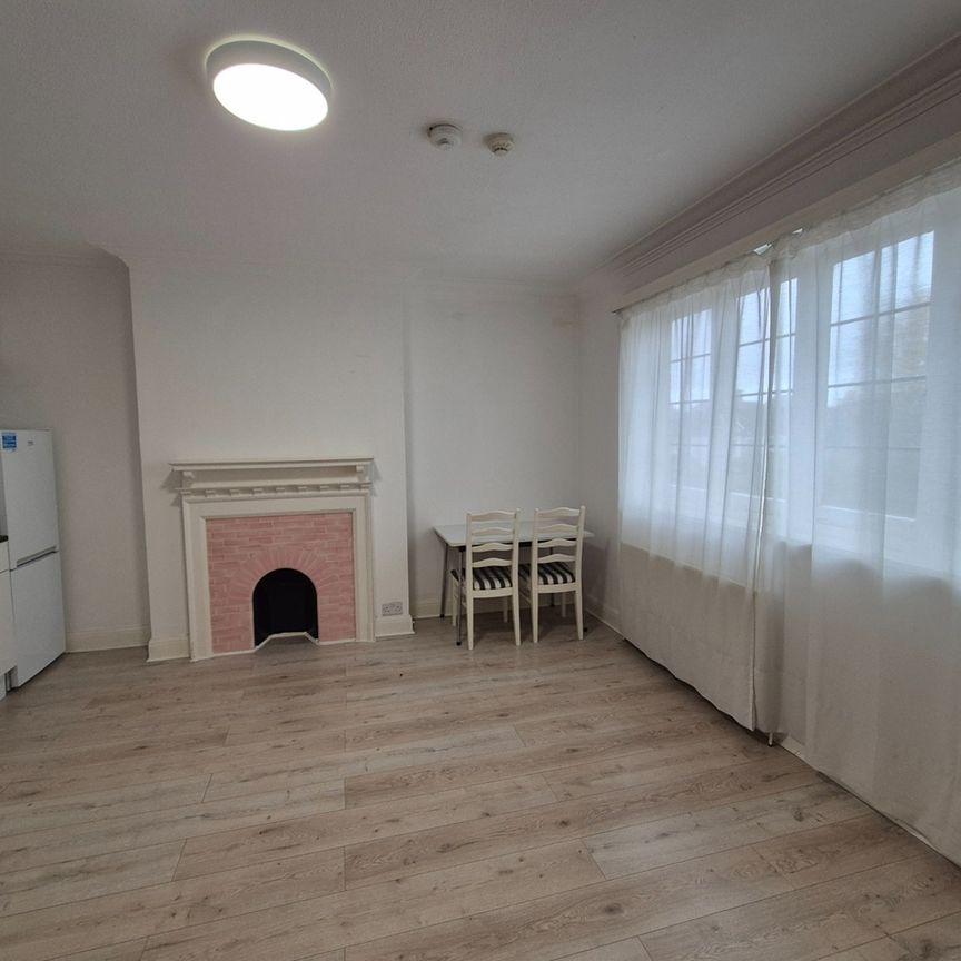 1 Bed Flat, Wycombe Gardens, NW11 - Photo 1