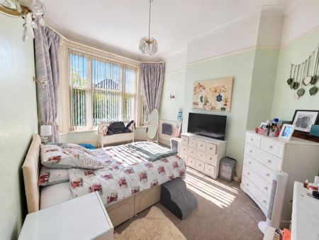 4 bedroom flat to rent - Photo 3