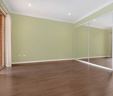 "Generously Sized Two-Bedroom Apartment Featuring a Vast Private Ba... - Photo 4