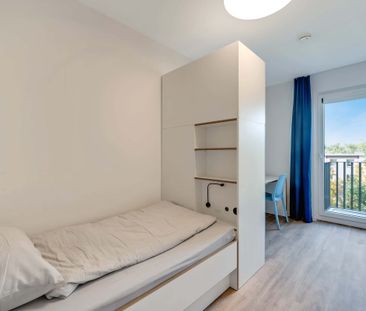 Fully furnished private room with balcony in a 5 female shared apar... - Foto 5