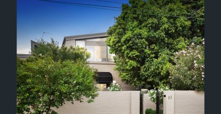 Stylish Split Level Living - Photo 3