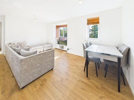 Varsity Drive, Twickenham, Middlesex, TW1 - Photo 3