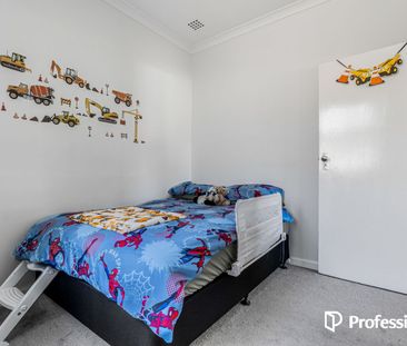 Lifestyle & Convenience in a Spacious Family Home - Photo 5