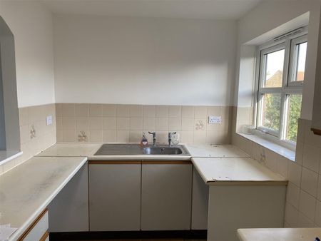 1 Bedroom Flat - Photo 2