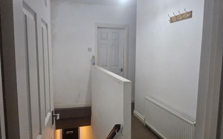 2 bedroom maisonette to rent - Photo 3