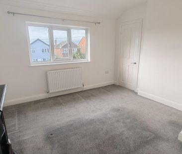 2 bedroom end of terrace house to rent - Photo 3