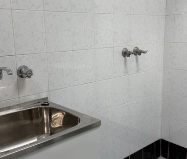 3 BEDROOM UNIT IN PRIME BELMORE LOCATION! - Photo 3