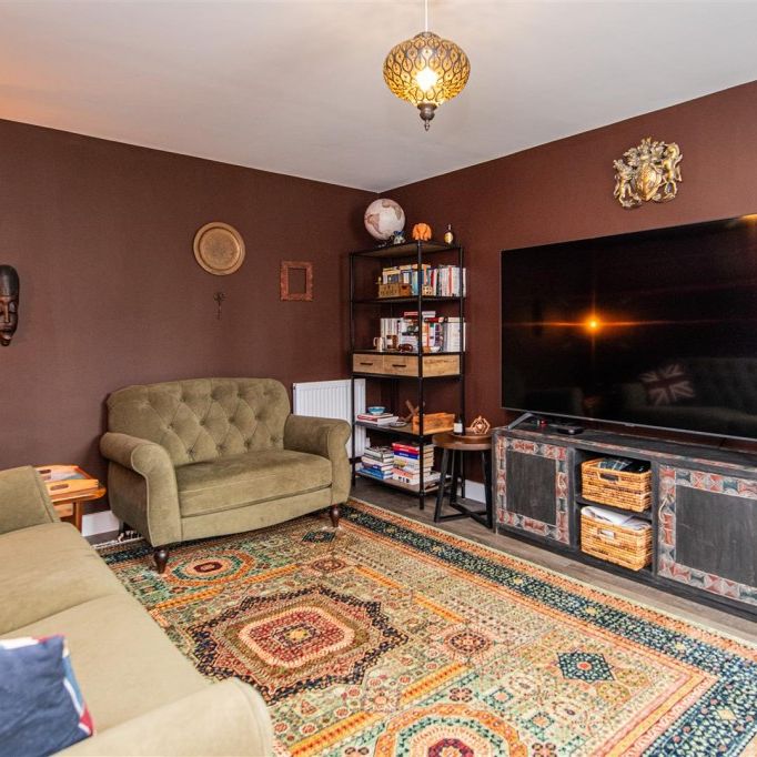 3 bed House - Detached To Let - Photo 1