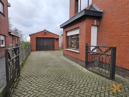 HALFOPEN BEBOUWING MET GARAGE EN TUIN - Foto 2