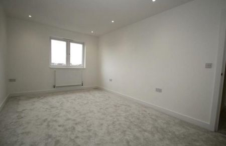 3 bedroom apartment to rent - Photo 3