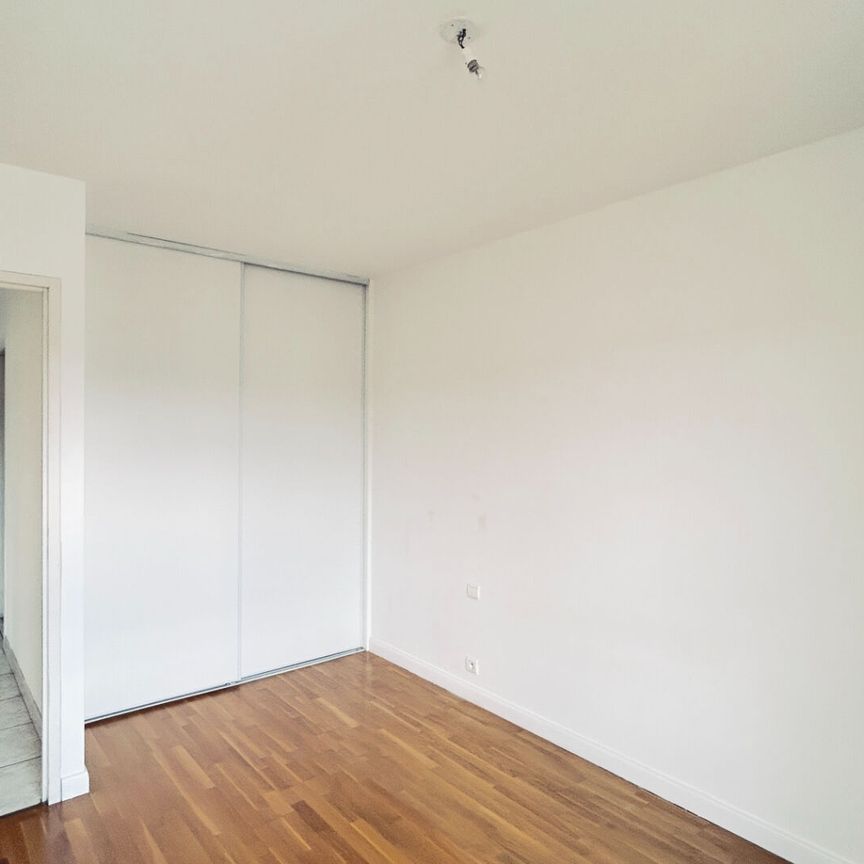 A LOUER APPARTEMENT 4 PIECES AVEC BALCON - SECTEUR BORDEAUX ST SEURIN / MERIADECK - Photo 1