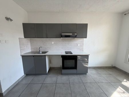 Location Appartement 1 pièces 33 m2 à Salon-de-Provence - Photo 2