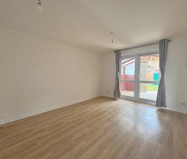 2 bedroom end of terrace house to rent - Photo 3