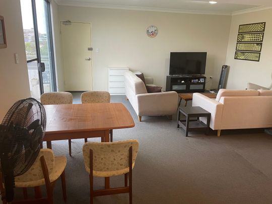 Beaconsfield - Photo 1