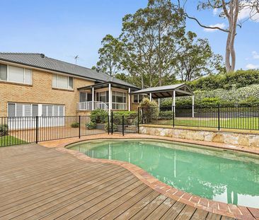 ULTIMATE STYLE & COMFORT IN PRESTIGE OAKHILL ESTATE - Photo 4