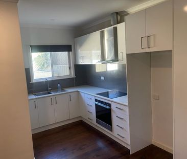 Great location for rent !! Appointment Only. Call Sam 0416395119. - Photo 1