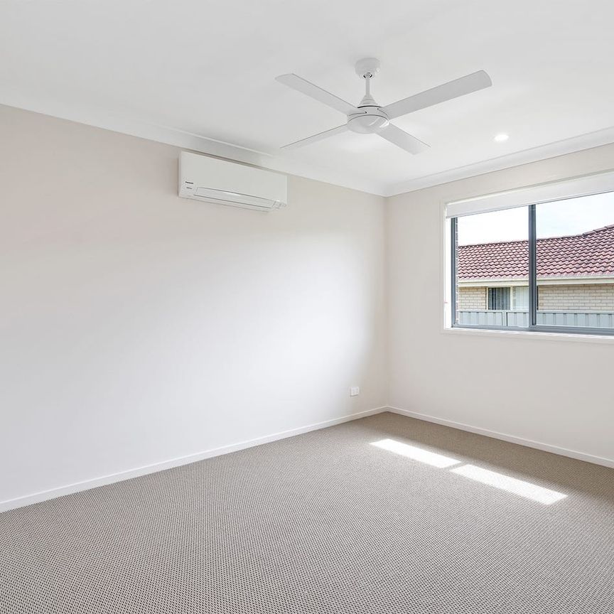 MODERN LIVING - Photo 1