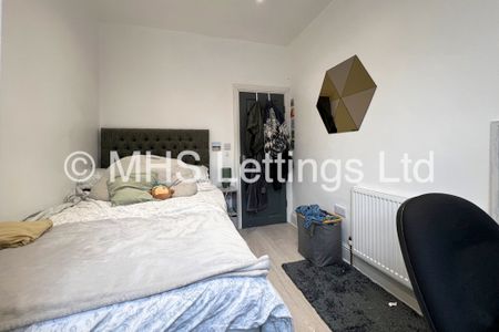 6 Bedroom Mid Terraced House for rent in Harold Terrace - Photo 5