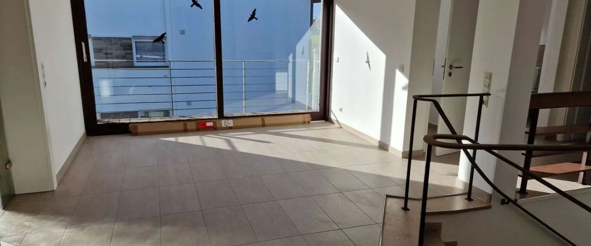 Zentral gelegene 4 Zimmerwohnung mit Einbauküche - Foto 1