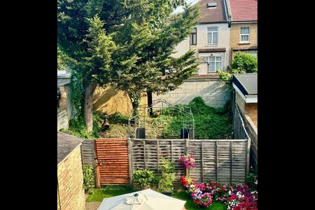 3 Bed Flat, Wellesley Road, IG1 - Photo 5