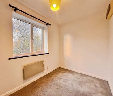 Chafford Hundred, Grays, RM16 - Photo 2