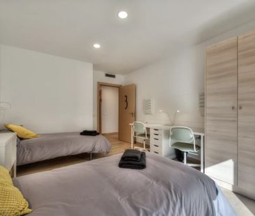 Travessera de Gràcia, Barcelona, Catalonia 08021 - Photo 1