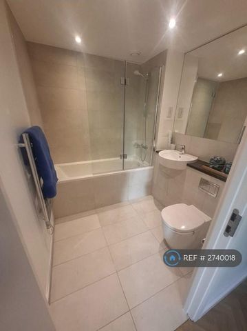 1 bedroom in a house share to rent - Photo 5