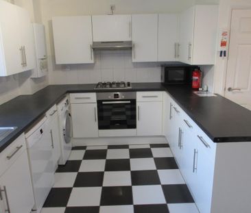 4 bedroom detached house to rent - Photo 6