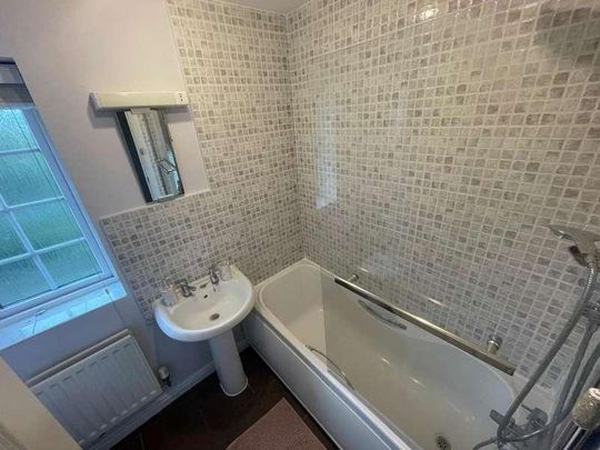 Queen Elizabeth Drive, Taw Hill, SN25 - Photo 1