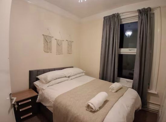 Room in a Shared Flat, Landguard Rd, SO15 - Photo 1