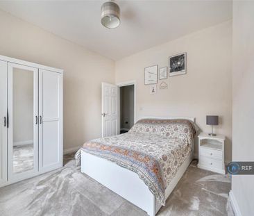 4 bedroom terraced house to rent - Photo 4