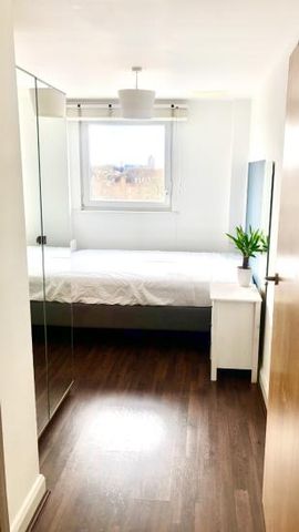 Double Ensuite Room in a Zone 1 apartment with Private Terrace - Photo 5