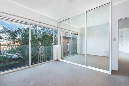 2/42 Ben Boyd Road Neutral Bay - Photo 2