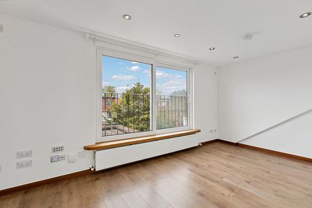 1 bedroom in London - Photo 2