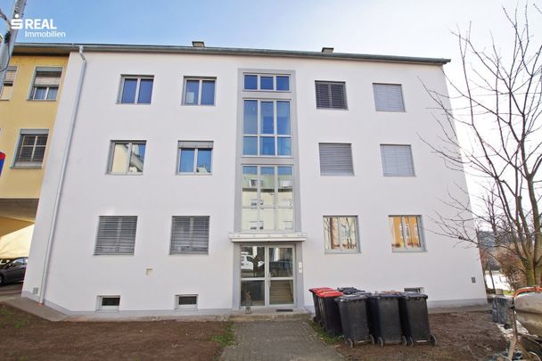 Renovierte 3 Zimmer Mietwohnung mit Balkon in saniertem Wohnhaus im Stadtzentrum! - Photo 1